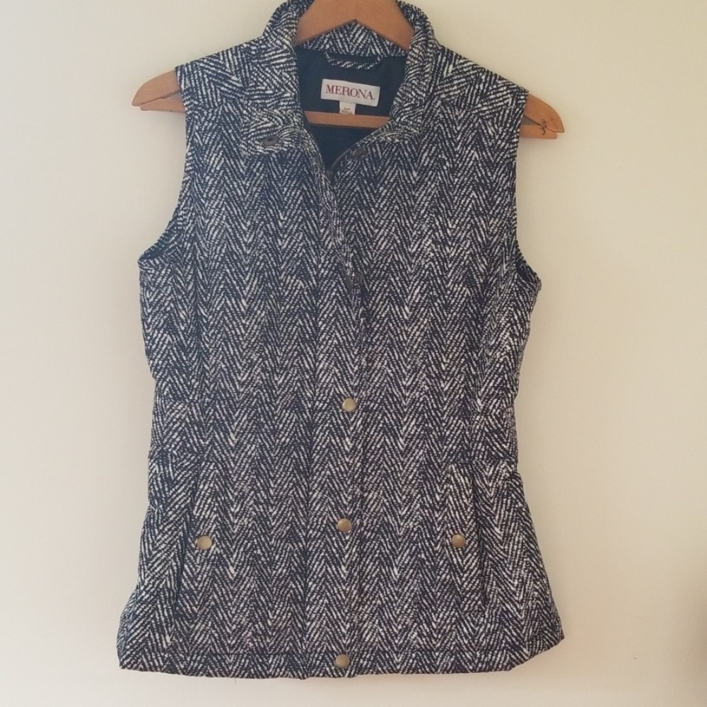 Merona black and white insulated vest
